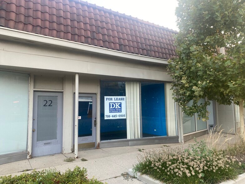 Primary Photo Of 18-22 Lake St, Oak Park Storefront For Lease
