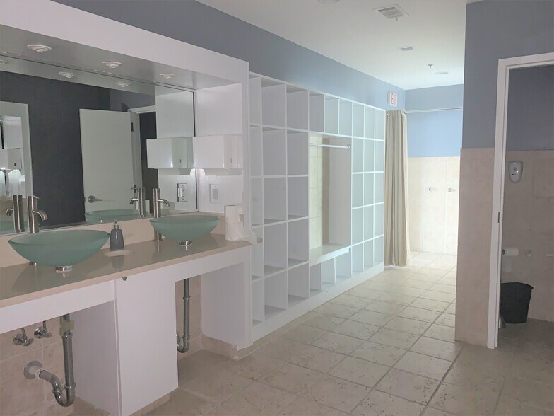 More Photos Of 12926 Highway 92, Woodstock Storefront For Lease