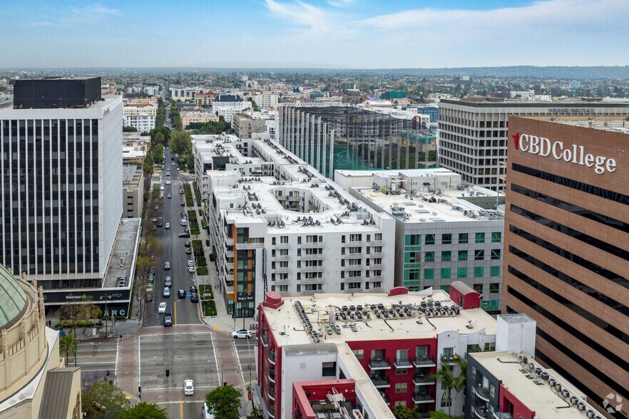 More Photos Of 687 S Hobart Blvd, Los Angeles Apartments For Lease