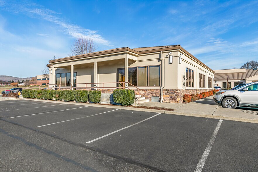 More Photos Of 3144 State St, Medford Healthcare For Lease