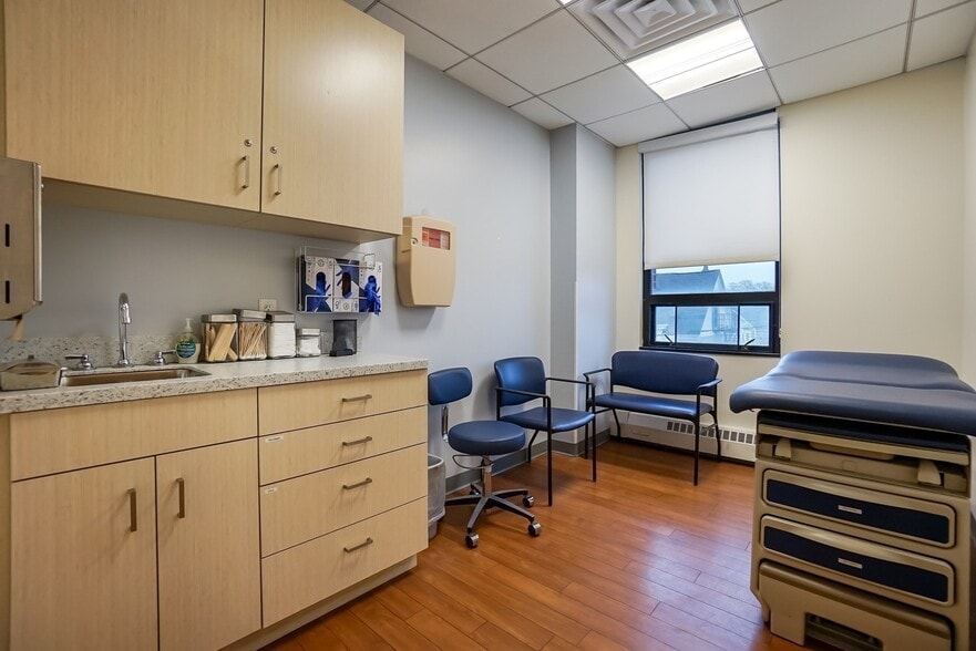 More Photos Of 20 Hope Ave, Waltham Medical For Sale