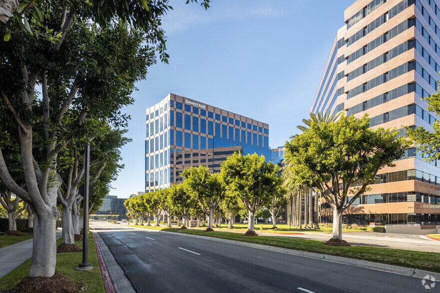 More Photos Of 2040 Main St, Irvine Unknown For Lease