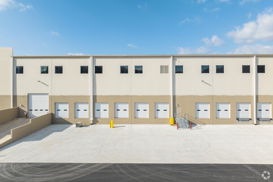 More Photos Of 3905 Commerce Center Blvd, Bethlehem Warehouse For Lease