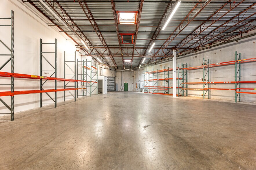 More Photos Of 1200 S Rogers Cir, Boca Raton Warehouse For Lease