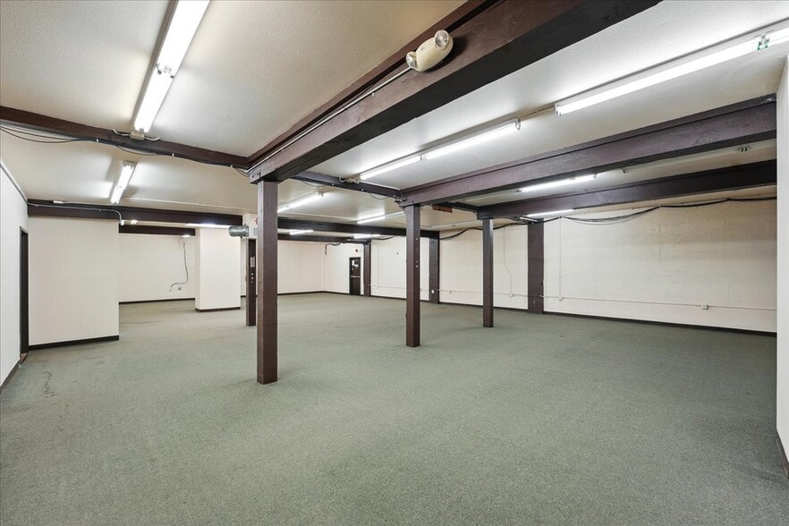 More Photos Of 2975 NE Sandy Blvd, Portland Storefront For Sale