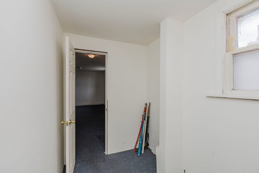 More Photos Of 2013 S Broadway St, Wichita Auto Dealership For Sale