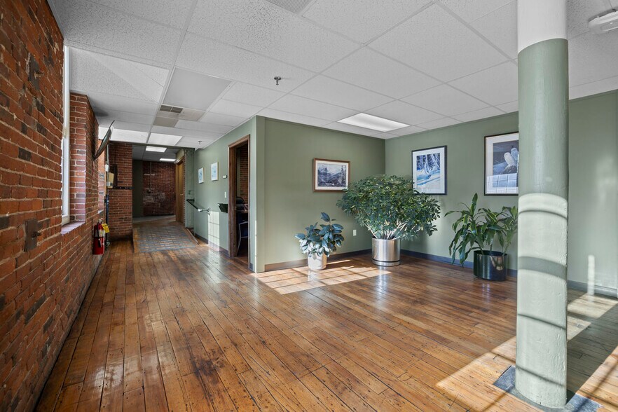 More Photos Of 1 Riverside Way, Wilton Warehouse For Lease