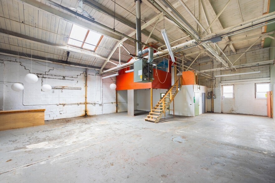 More Photos Of 334 Washington St, Somerville Manufacturing For Sale