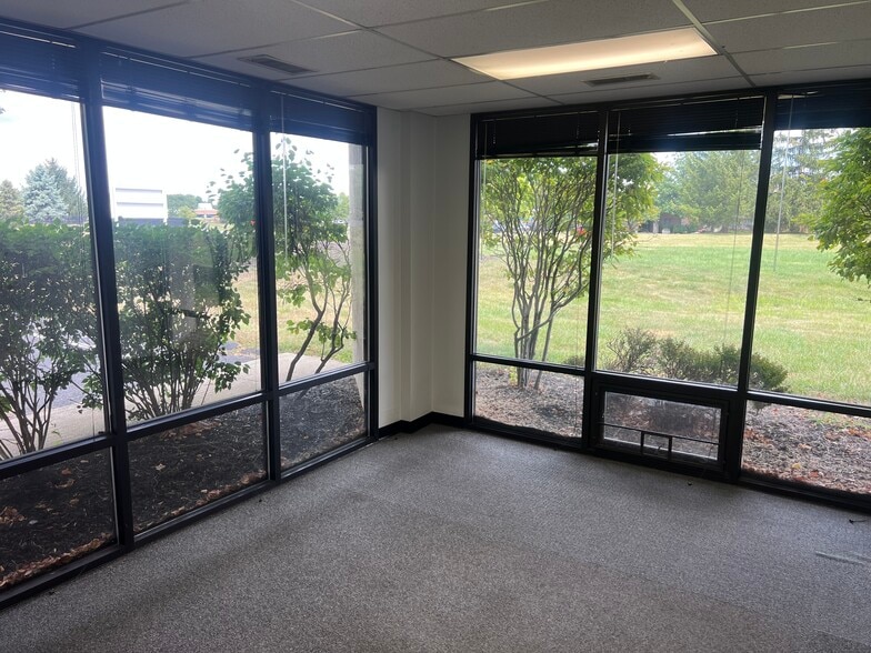 More Photos Of 209 Green Meadows Dr S, Lewis Center Warehouse For Lease