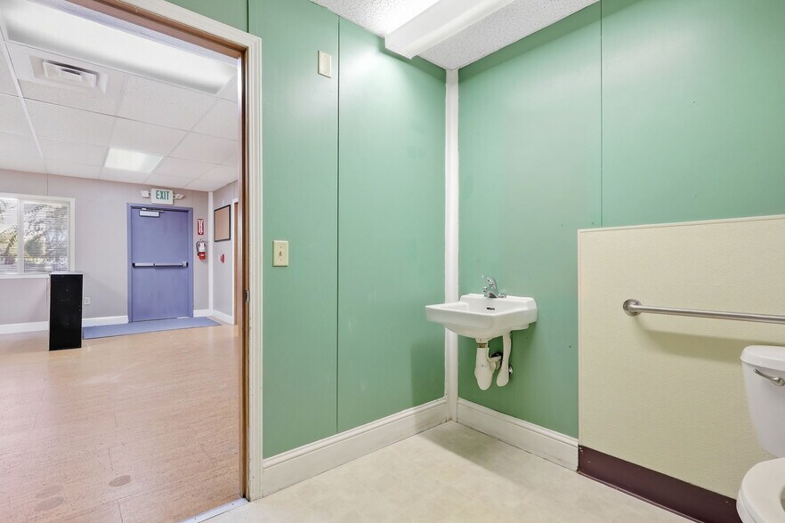 More Photos Of 1671 US Highway 395 N, Minden Office For Sale