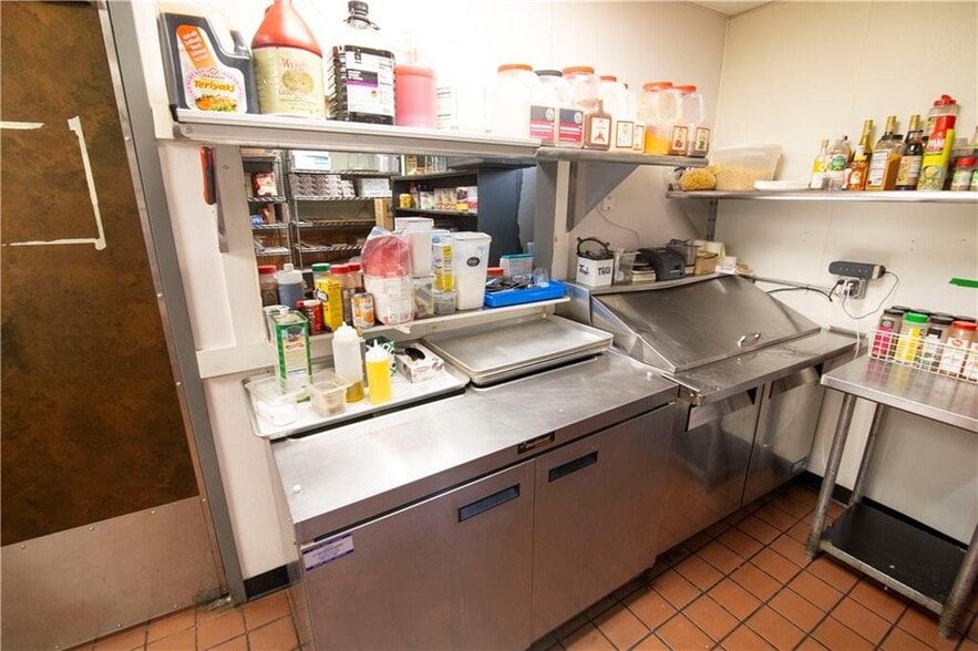 More Photos Of 371-373 Smith St, Providence Storefront For Sale