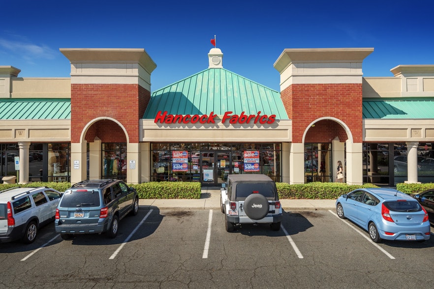 More Photos Of 9905-10101 E Independence Blvd, Matthews Unknown For Lease