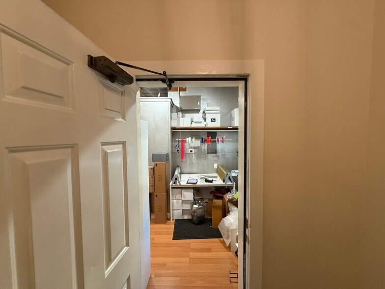 More Photos Of 8-10 Essex St, Andover Storefront Retail Office For Lease
