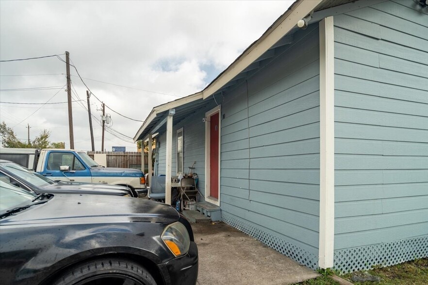 More Photos Of 13928 Bandera St, Houston Apartments For Sale