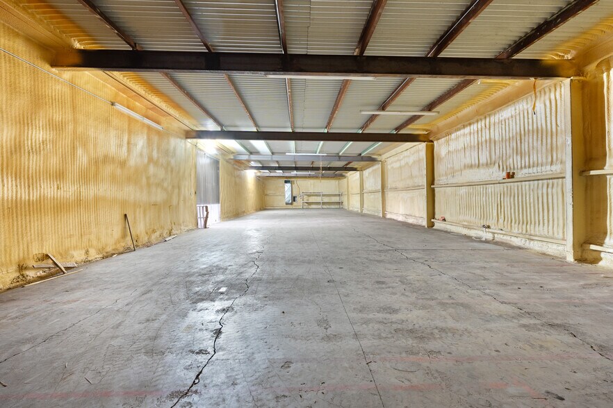 More Photos Of 220 E Commercial Ave, El Centro Manufacturing For Sale