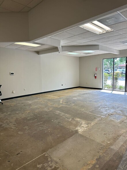 More Photos Of 4780-4806 N Orange Blossom Trl, Orlando Showroom For Lease