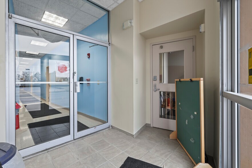 More Photos Of 1631 Main St, Niagara Falls Industrial For Sale