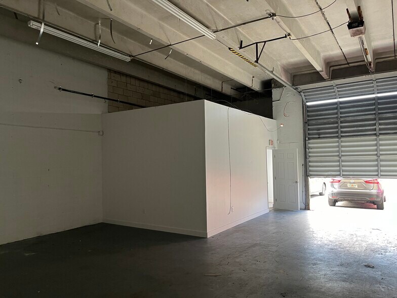 More Photos Of 1922 NE 149th St, North Miami Office For Lease