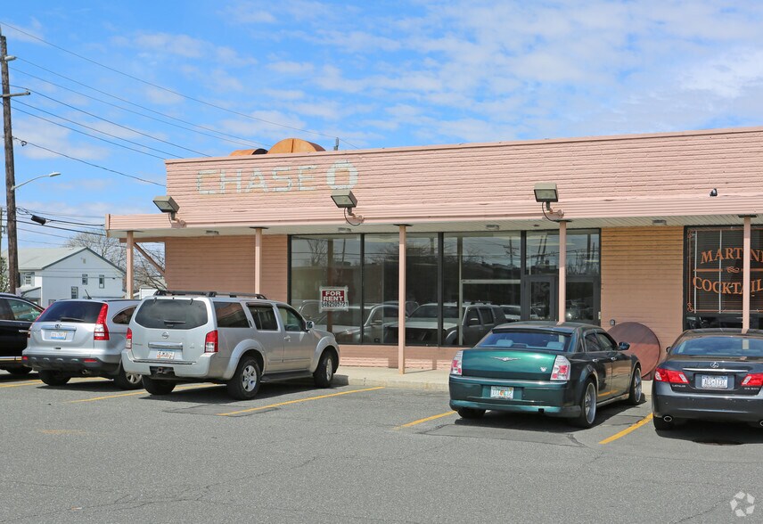 More Photos Of 1000-1030 Railroad Ave, Woodmere Storefront For Lease