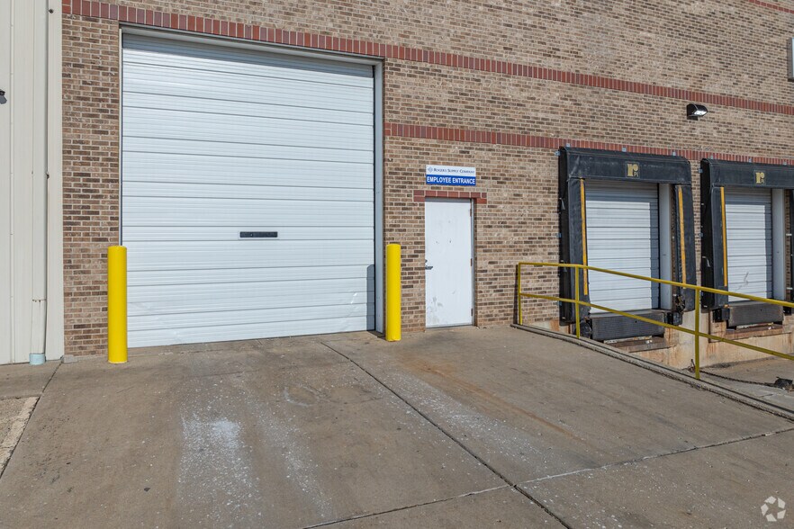 More Photos Of 500 & 511 Oak Leaf Ct, Joliet Warehouse For Lease