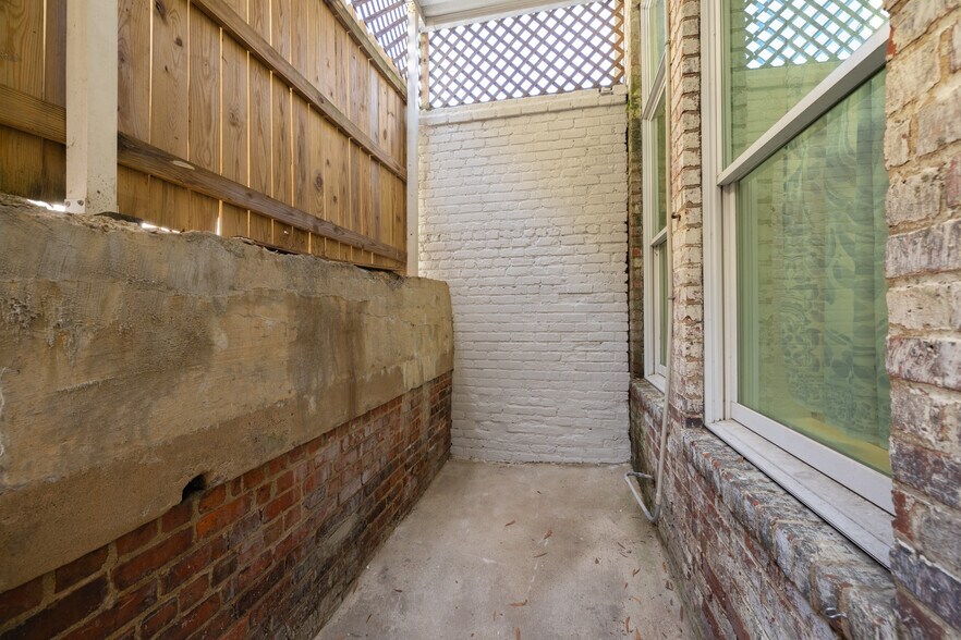 More Photos Of 108 N 7th St, Richmond Storefront Retail Residential For Sale