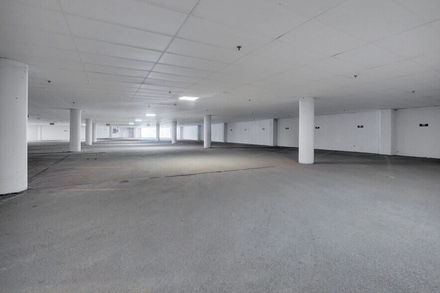 More Photos Of 31700 Middlebelt Rd, Farmington Hills Office For Lease