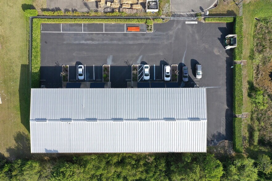 More Photos Of 104 Liberty Center Pl, Saint Augustine Warehouse For Lease