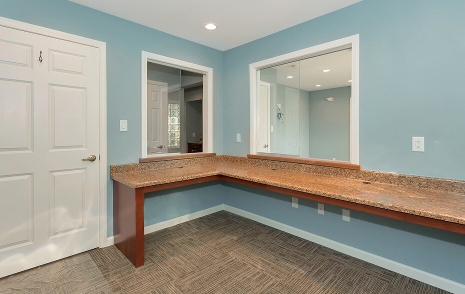 More Photos Of 760 Wellwood Ave, Lindenhurst Office For Sale