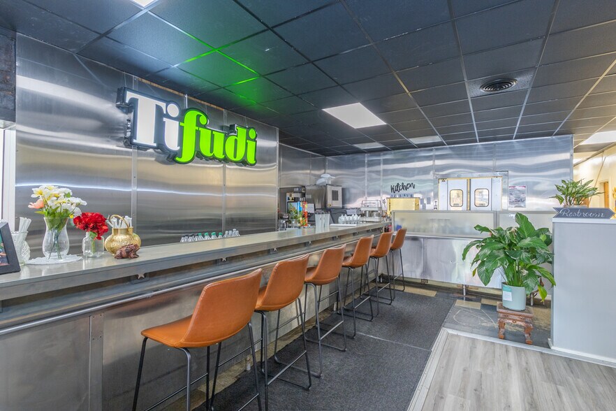 More Photos Of 122 W Whitner St, Anderson Restaurant For Lease