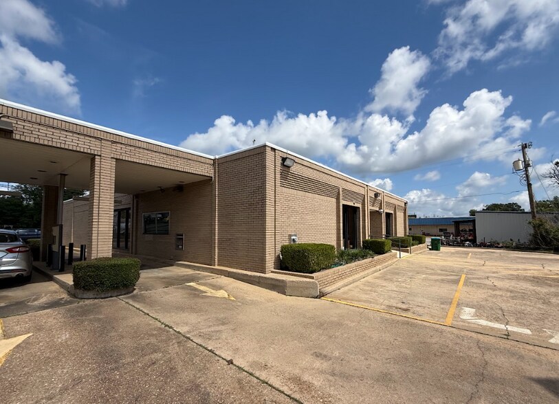 More Photos Of 406 S Waukesha St, Bonifay Office For Sale