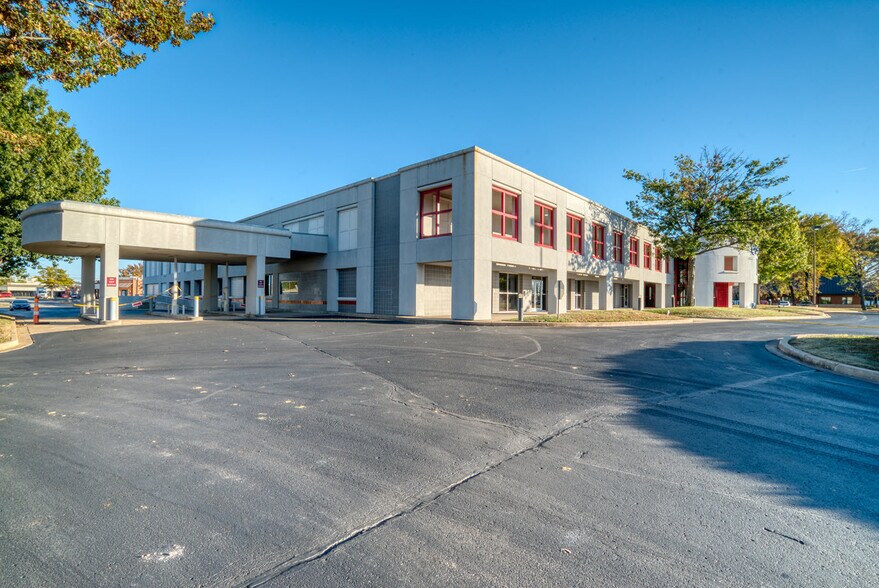 More Photos Of 7127-7133 Riverside Pky, Tulsa Office For Sale