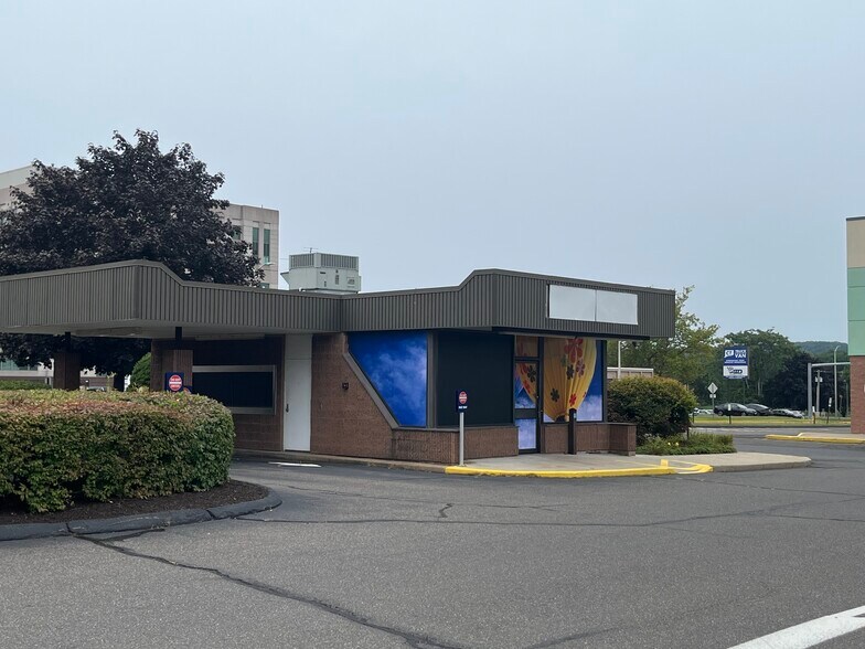 Primary Photo Of 190 Main St, Middletown General Retail For Lease