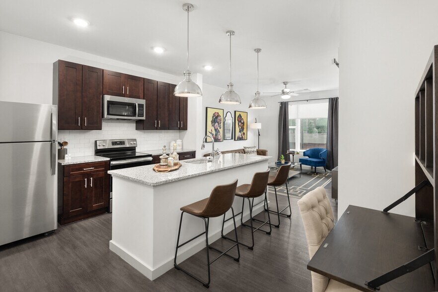 More Photos Of 5829 Madison Rd, Cincinnati Apartments For Lease