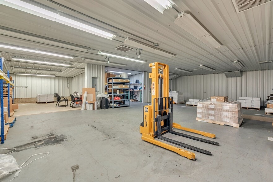 More Photos Of 4520 Keller Hicks Rd, Keller Self Storage For Lease