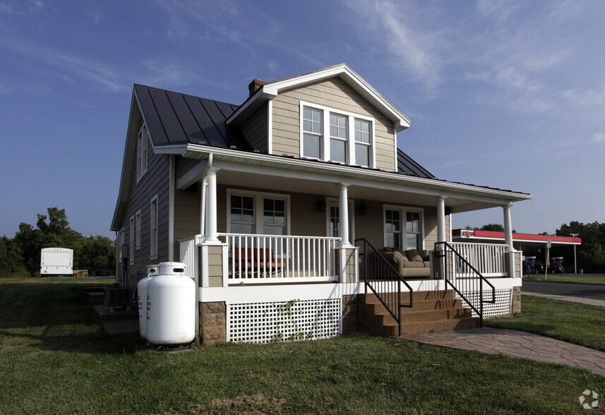 More Photos Of 33859 Old Valley Pike, Strasburg Office For Sale