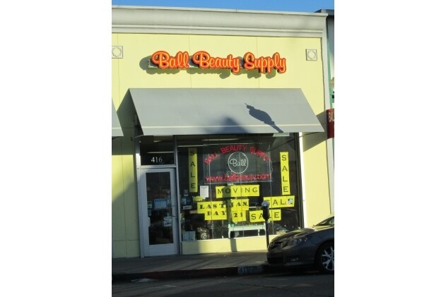 More Photos Of 416-424 N Fairfax Ave, Los Angeles Storefront For Lease