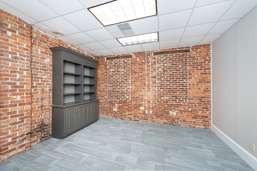 More Photos Of 217-219 E Washington St, Greenville Storefront Retail Office For Lease