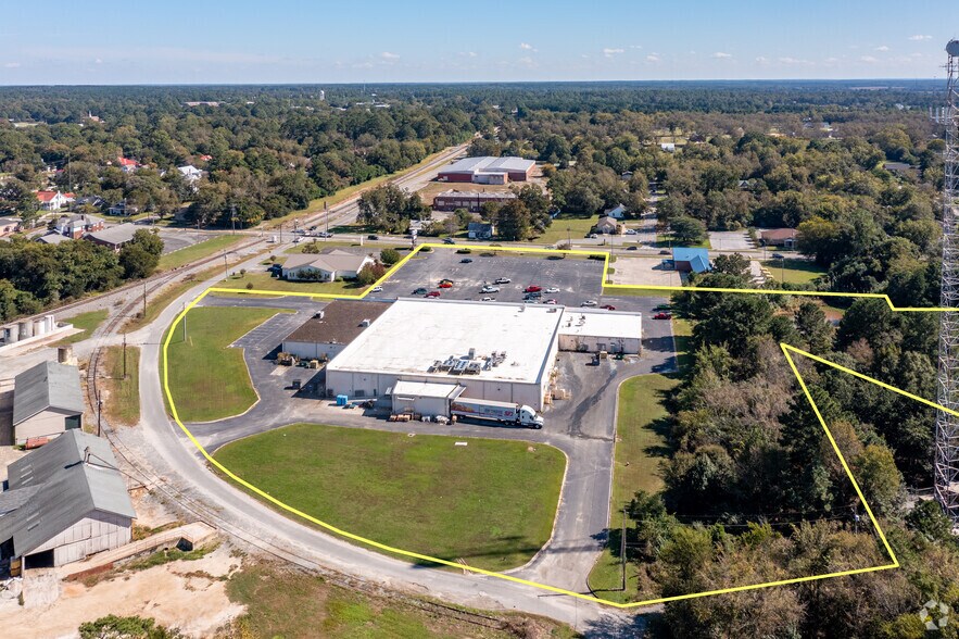 More Photos Of 140 W Dykes St, Cochran Supermarket For Lease