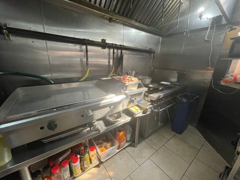More Photos Of 1565 Lexington Ave, New York Apartments For Lease