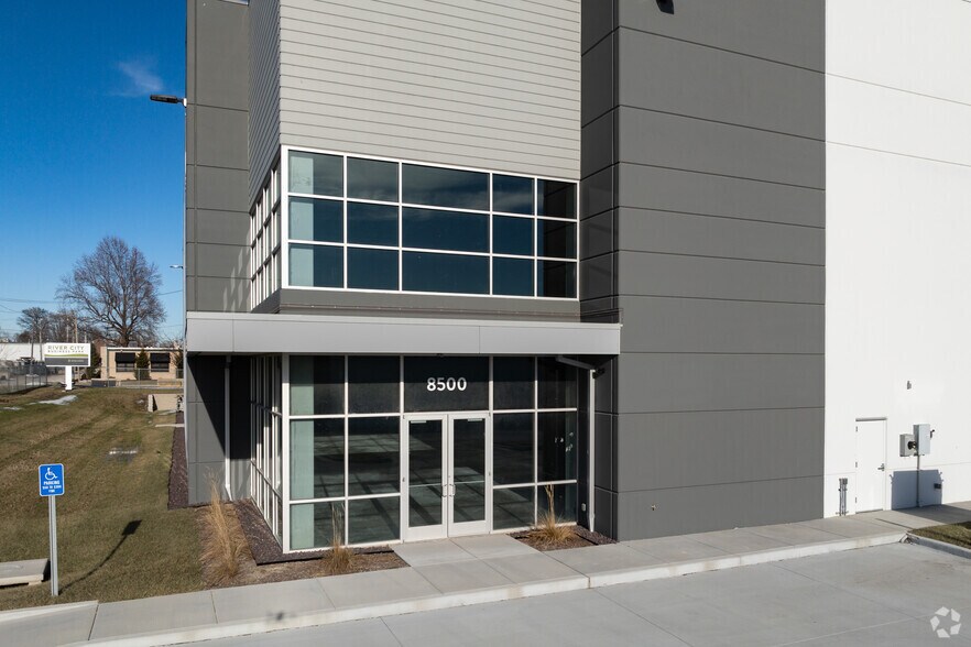 More Photos Of 8500 Reilly Ave, Saint Louis Warehouse For Lease