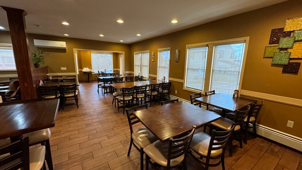 More Photos Of 550 S Main St, Nazareth General Retail For Sale