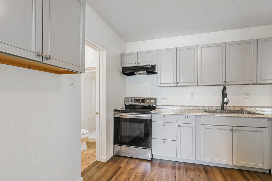 More Photos Of 303 Tin St, Henderson Office Residential For Sale