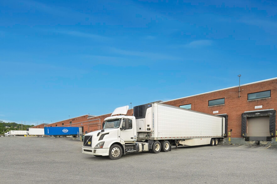 More Photos Of 301 Island Rd, Mahwah Warehouse For Lease