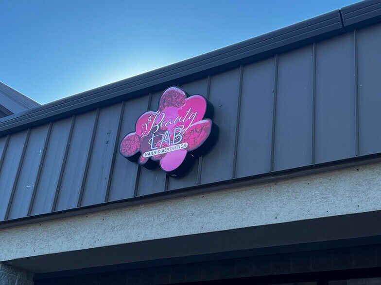 More Photos Of 8336 Highway 62 Hwy, White City Storefront Retail Office For Lease