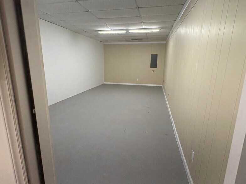 More Photos Of 2914 Gibbon Rd, Charlotte Freestanding For Lease