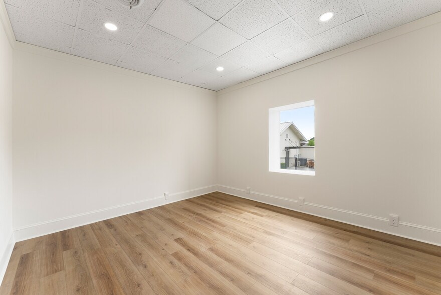 More Photos Of 1001 Riverside Dr, Gainesville Office For Lease