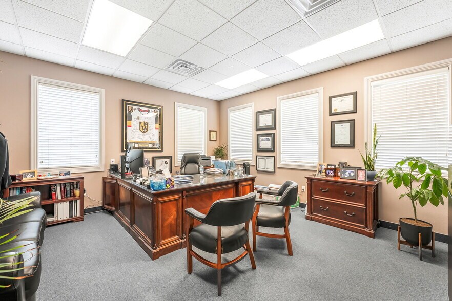 More Photos Of 601 S 7th St, Las Vegas Office For Sale