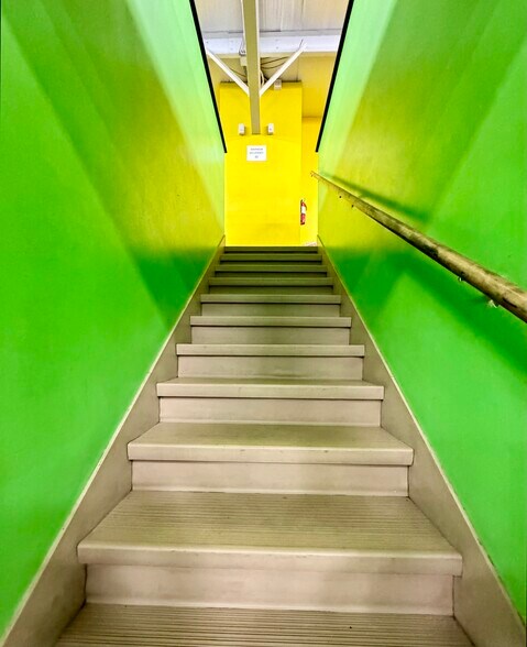 More Photos Of 2509 S 1st St, Terre Haute Showroom For Sale