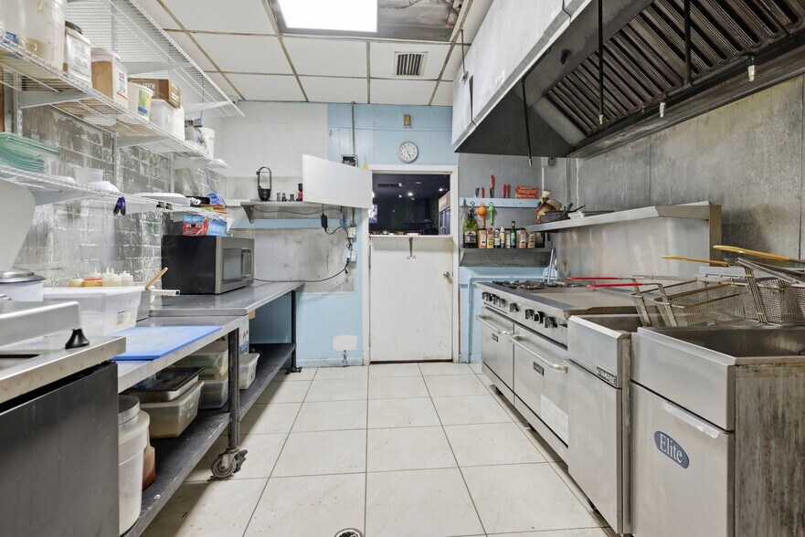 More Photos Of 1081 E 47th St, Hialeah Service Station For Sale