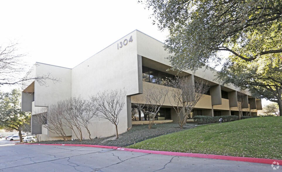 More Photos Of 1304 W Walnut Hill Ln, Irving Office For Lease
